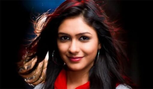 Mrunal Thakur Bio