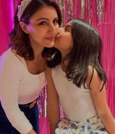 Soha Ali Khan with her daughter Inaaya Naumi Kemmu