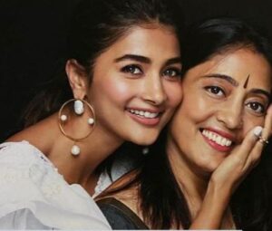 Pooja Hegde Biography, Age, Height, Net Worth, Family, Boyfriend & More 3 Pooja Hegde Mother