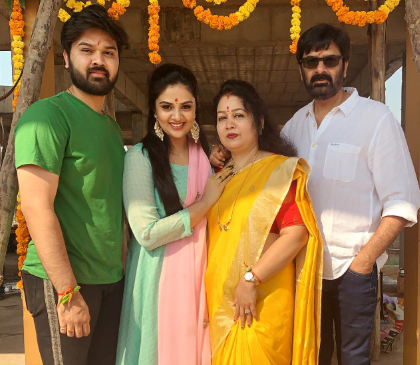 Sreemukhi family
